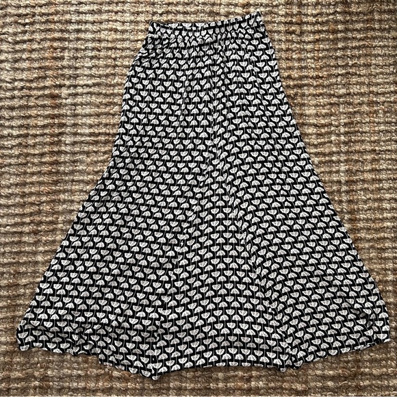 Bobeau Black and White Leaf Maxi Skirt - Picture 4 of 6